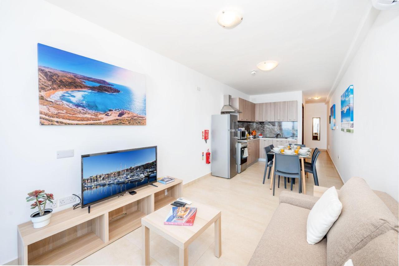 Islet Promenade Seafront Family Apartment With 2 Balconies By Getawaysmalta San Pawl il-Baħar Extérieur photo