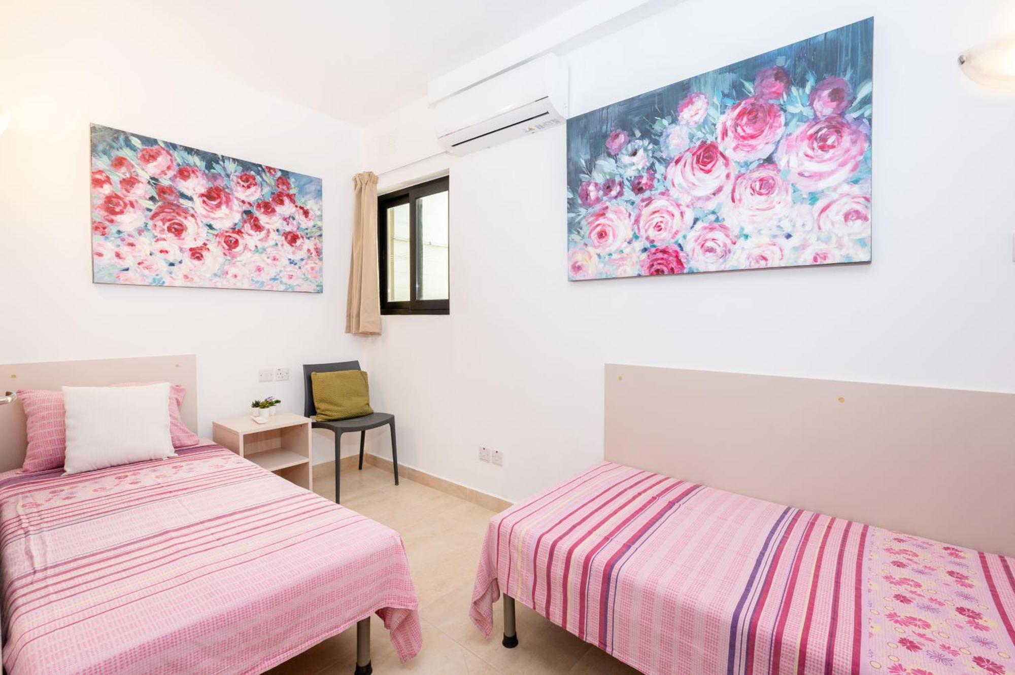 Islet Promenade Seafront Family Apartment With 2 Balconies By Getawaysmalta San Pawl il-Baħar Extérieur photo
