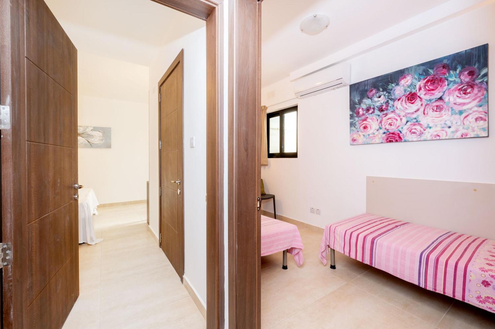Islet Promenade Seafront Family Apartment With 2 Balconies By Getawaysmalta San Pawl il-Baħar Extérieur photo