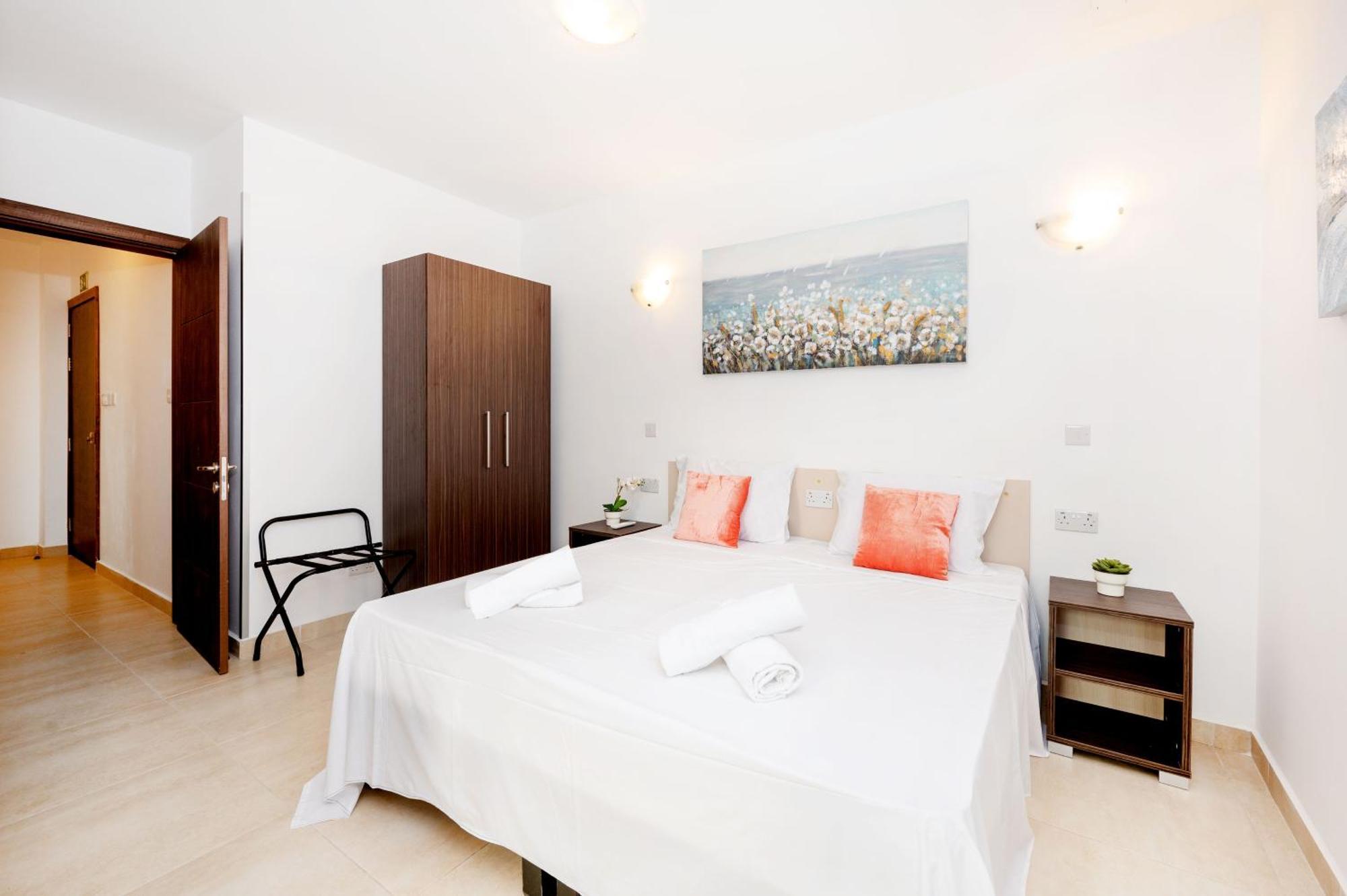 Islet Promenade Seafront Family Apartment With 2 Balconies By Getawaysmalta San Pawl il-Baħar Extérieur photo