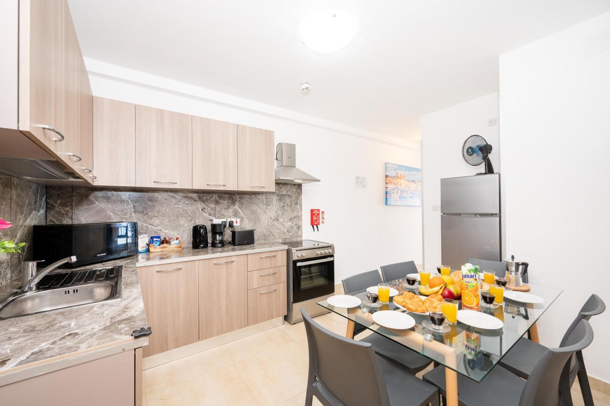 Islet Promenade Seafront Family Apartment With 2 Balconies By Getawaysmalta San Pawl il-Baħar Extérieur photo