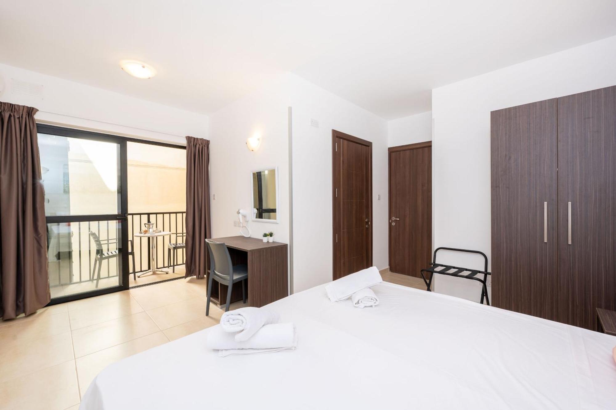 Islet Promenade Seafront Family Apartment With 2 Balconies By Getawaysmalta San Pawl il-Baħar Extérieur photo