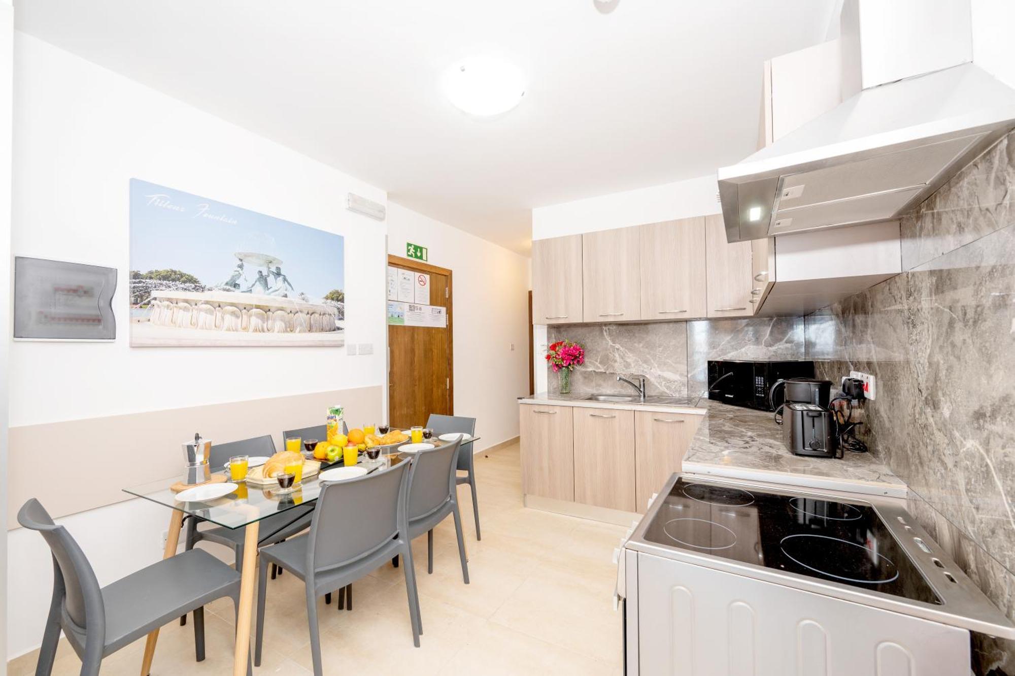Islet Promenade Seafront Family Apartment With 2 Balconies By Getawaysmalta San Pawl il-Baħar Extérieur photo